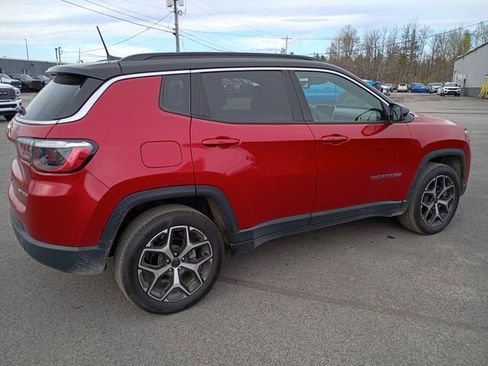 Used 2025 Jeep Compass Limited AWD/4WD image 6