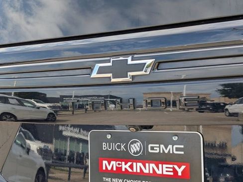 Used 2023 Chevrolet Tahoe Z71 w/ Luxury Package AWD/4WD image 7