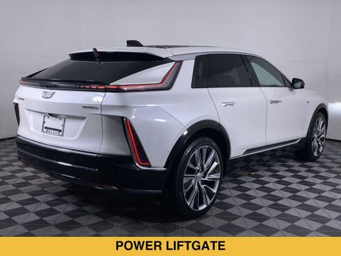 Certified 2025 Cadillac Lyriq Luxury w/ LPO, Floor Liner Package AWD/4WD image 20