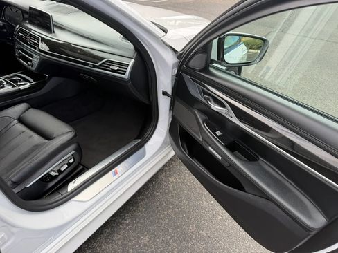 Used 2017 BMW 740i RWD image 28