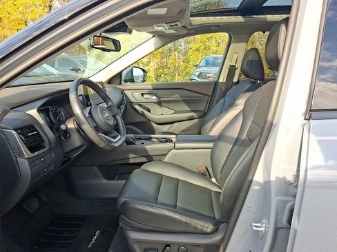 Used 2023 Nissan Rogue SL w/ SL Premium Package image 13