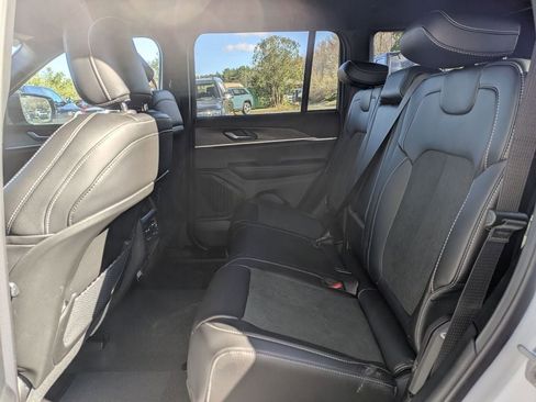 New 2026 Jeep Grand Cherokee Altitude image 19