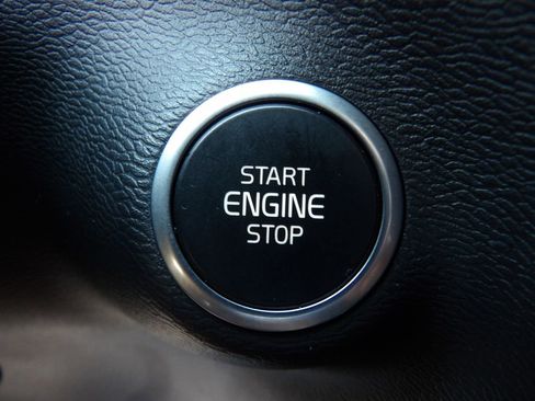 Used 2021 Volvo XC40 T5 R-Design w/ Protection Package Premier image 21