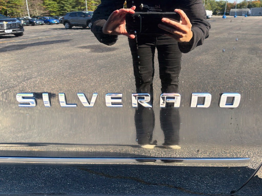 Used 2018 Chevrolet Silverado 1500 LT w/ All Star Edition AWD/4WD image 11