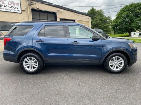 Used 2017 Ford Explorer 4WD image 2