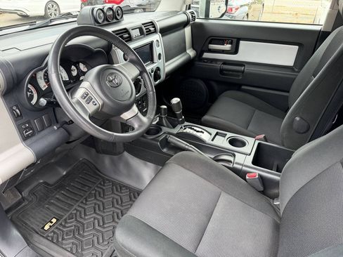 Used 2007 Toyota FJ Cruiser 4WD image 11