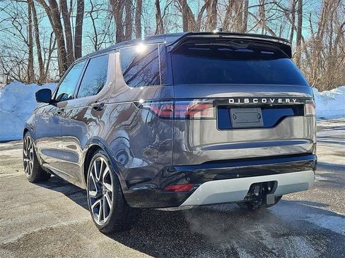Used 2024 Land Rover Discovery Metropolitan Edition image 3