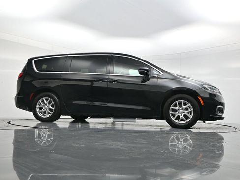Used 2026 Chrysler Pacifica Select FWD image 44