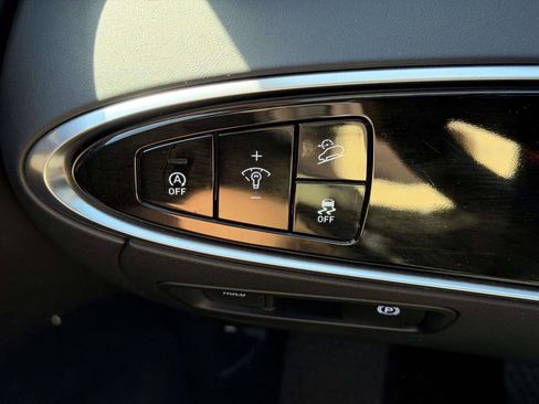Certified 2025 Genesis GV70 2.5T AWD/4WD image 26