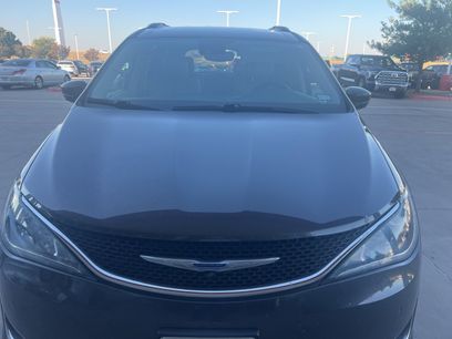 Used 2019 Chrysler Pacifica Touring-L w/ Advanced Safetytec Group