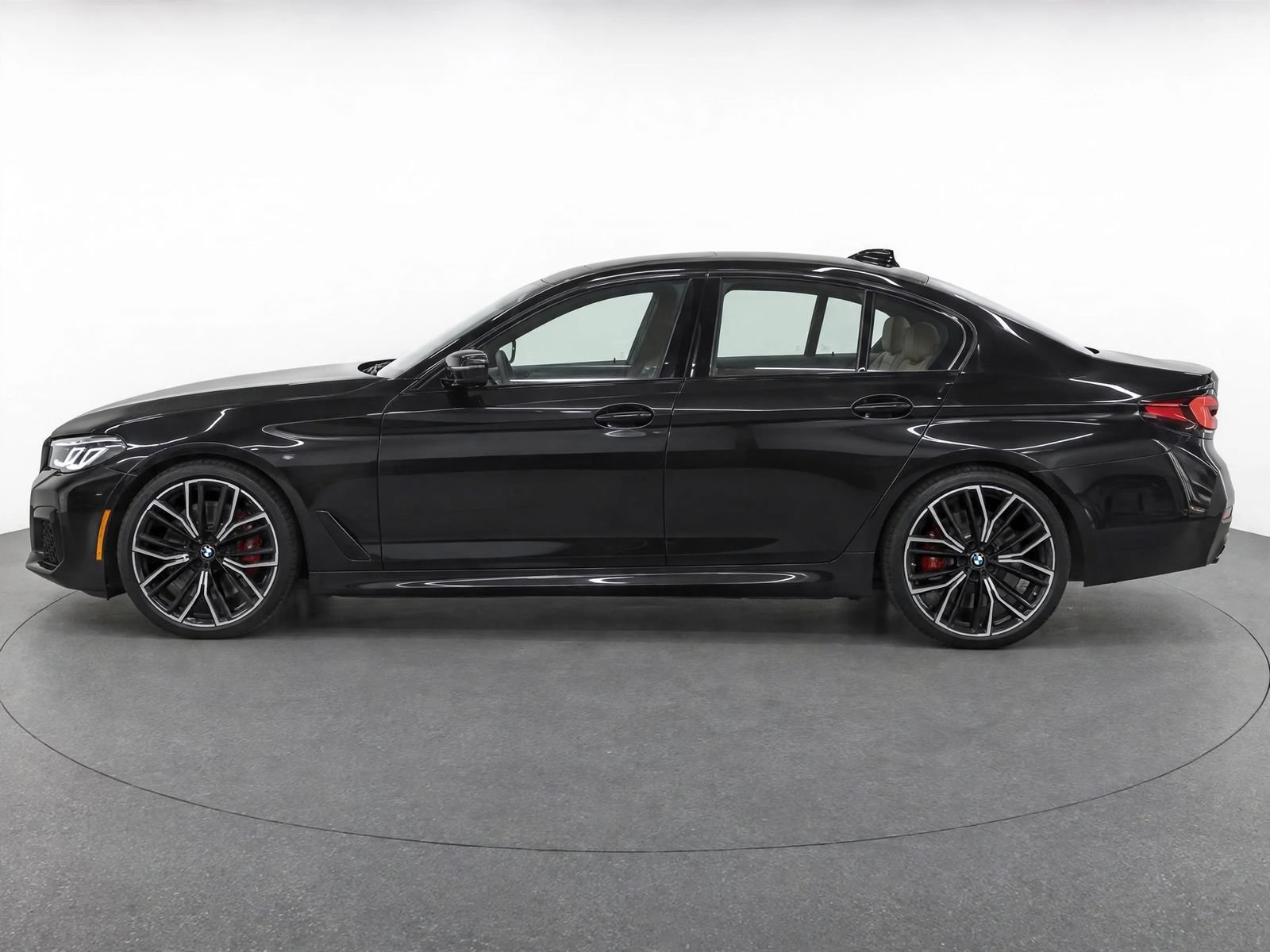 Used 2023 BMW 530i w/ M Sport Package RWD image 3