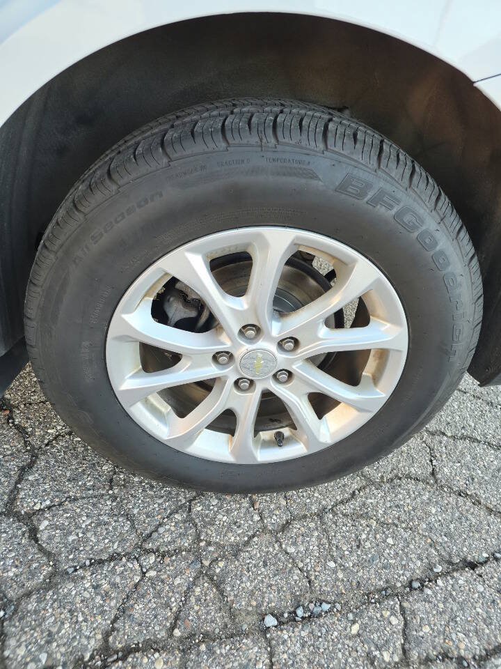 Used 2019 Chevrolet Equinox LT w/ Driver Convenience Package FWD image 34
