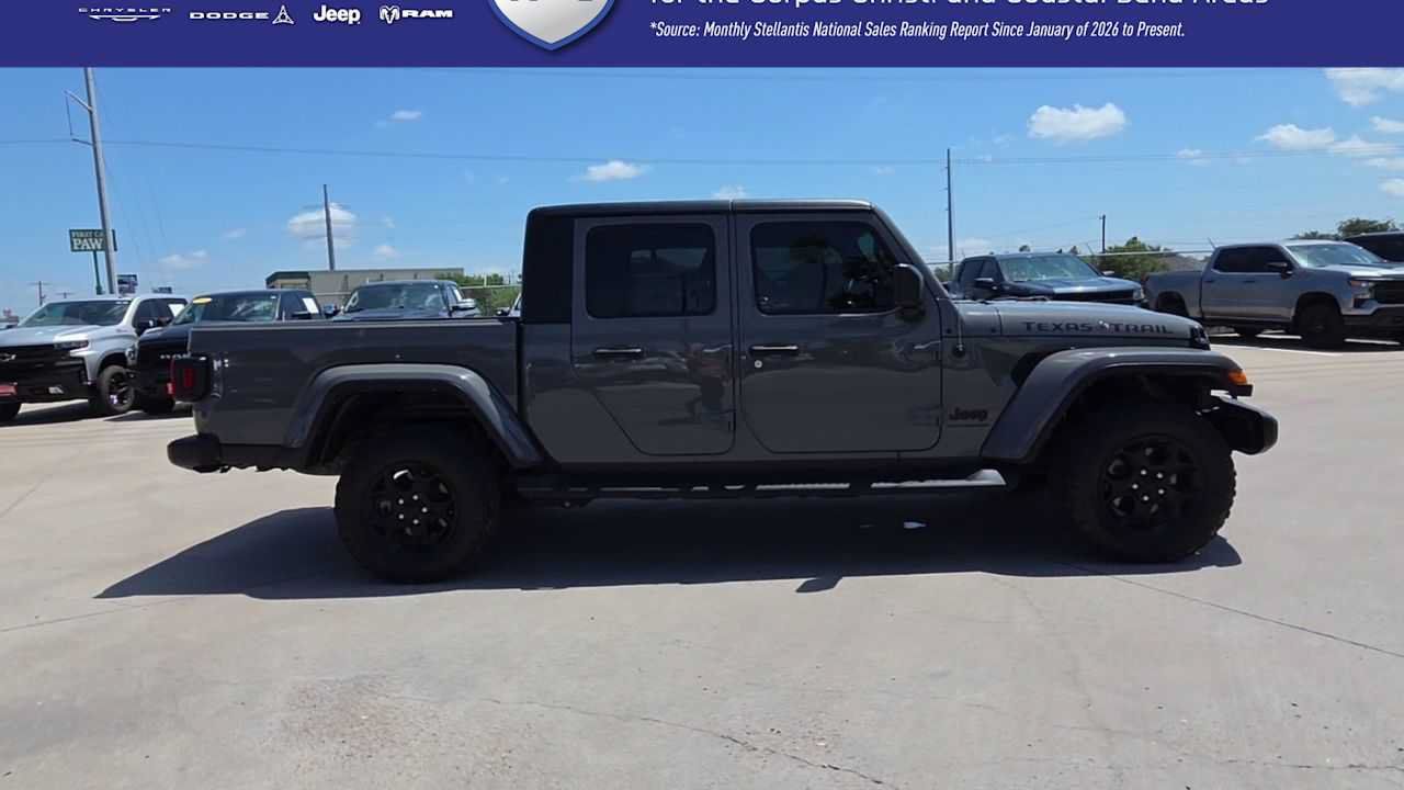 Certified 2023 Jeep Gladiator Overland AWD/4WD image 9
