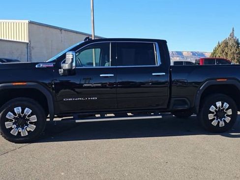 Used 2025 GMC Sierra 3500 Denali w/ Denali Reserve Package AWD/4WD image 5