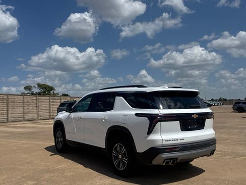 Used 2025 Chevrolet Traverse LT AWD/4WD image 18