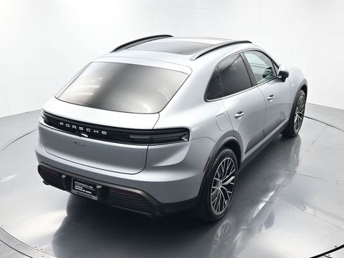 Certified 2025 Porsche Macan Electric RWD image 39