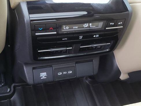 Used 2025 Acura MDX FWD image 13