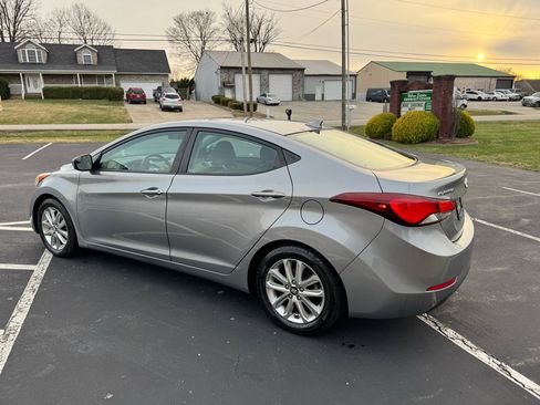 Used 2015 Hyundai Elantra SE w/ Option Group 02 image 6