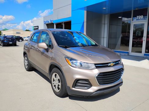 Used 2018 Chevrolet Trax LS FWD image 3