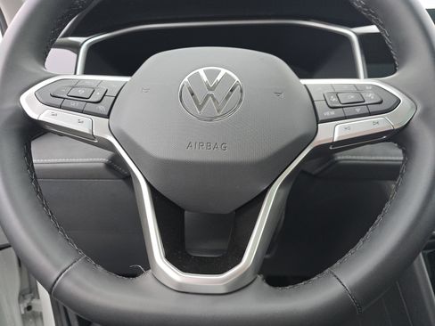 New 2026 Volkswagen Taos SE AWD/4WD image 21