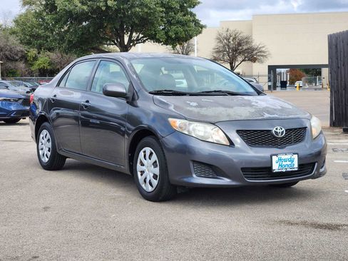 Used 2010 Toyota Corolla LE image 3