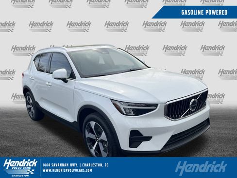New 2025 Volvo XC40 B5 Core image 1