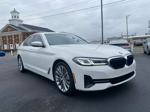 Used 2023 BMW 530i w/ Convenience Package image 3