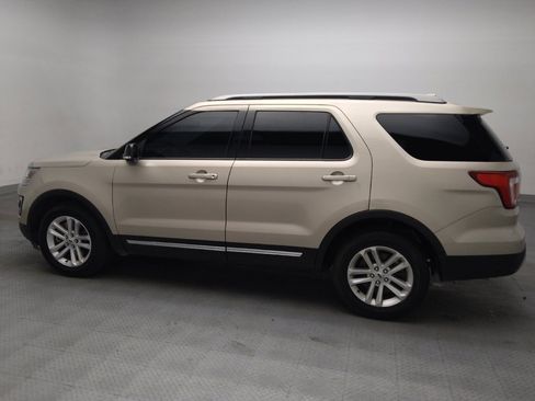 Used 2017 Ford Explorer XLT w/ Equipment Group 201A FWD image 3