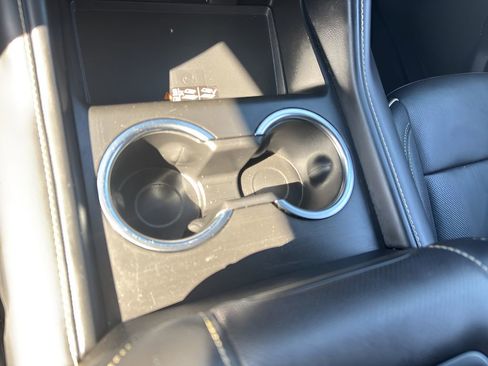 Used 2024 GMC Yukon SLT image 16