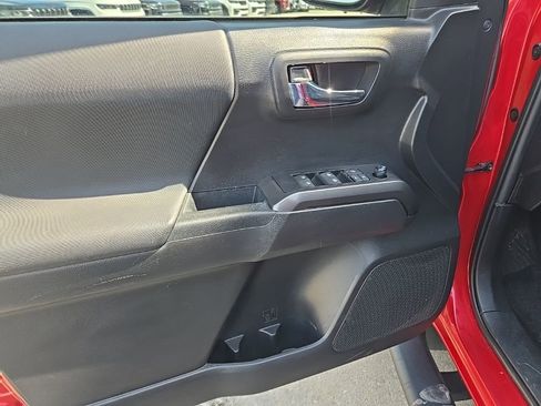 Used 2022 Toyota Tacoma TRD Sport AWD/4WD image 39