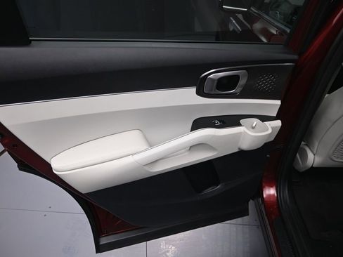 Certified 2025 Kia Sorento EX w/ Panoramic Sunroof Package image 30