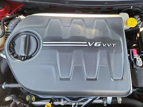 Used 2017 Jeep Cherokee Overland w/ Technology Group AWD/4WD image 27