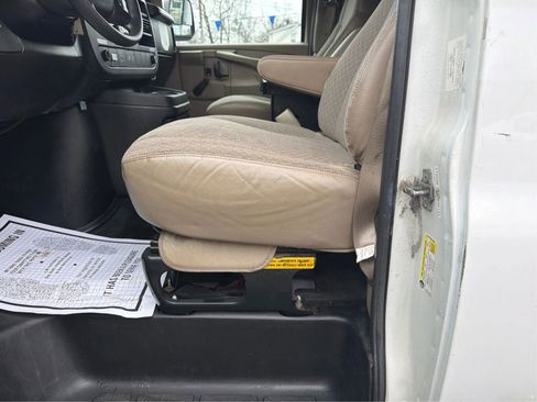 Used 2009 Chevrolet Express 2500 image 26
