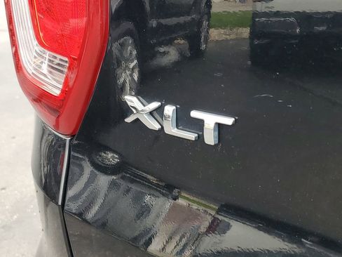 Used 2018 Ford Explorer XLT image 34