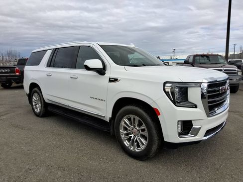 Used 2023 GMC Yukon XL SLT AWD/4WD image 2