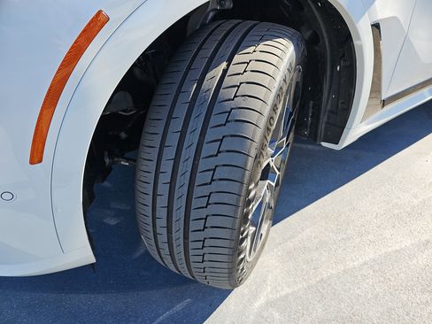 Used 2025 BMW X7 M60i image 35