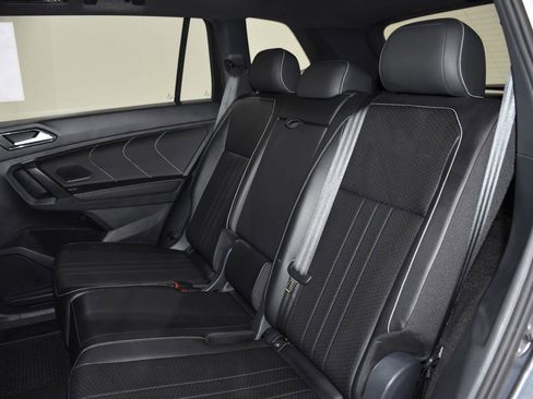 Used 2024 Volkswagen Tiguan SE R-Line image 30