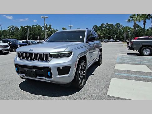 Used 2023 Jeep Grand Cherokee Overland AWD/4WD image 23