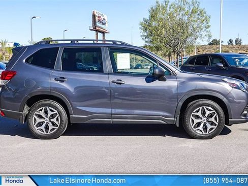 Used 2022 Subaru Forester Premium image 6