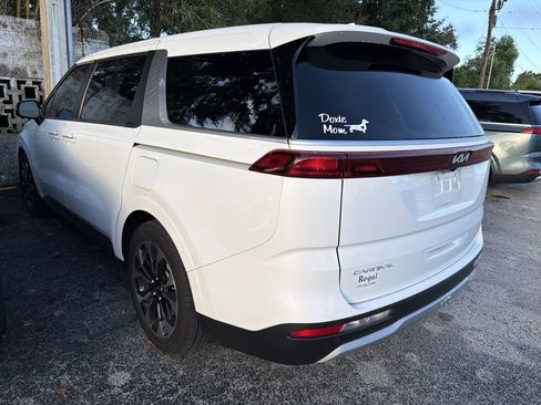 Certified 2024 Kia Carnival EX FWD image 7