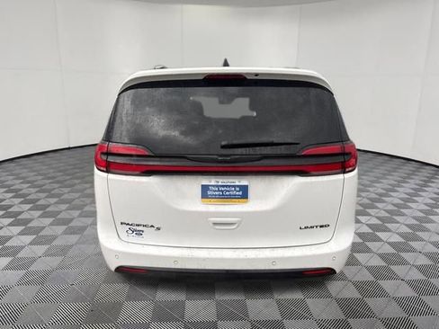 Used 2025 Chrysler Pacifica Limited image 12