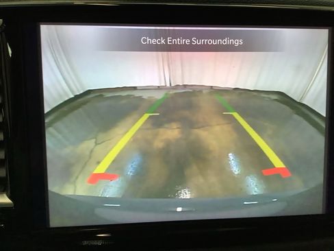 Used 2025 Chrysler Pacifica Select image 20