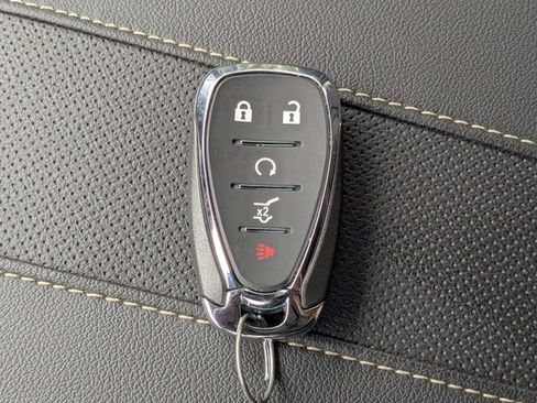 Used 2023 Chevrolet Traverse Premier FWD image 33