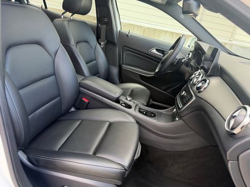 Used 2019 Mercedes-Benz GLA 250 4MATIC image 30