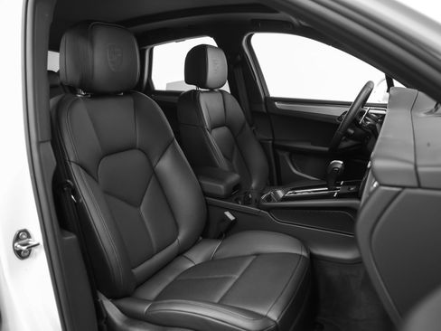 Certified 2026 Porsche Macan image 22