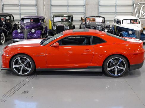 Used 2010 Chevrolet Camaro SS w/ LPO, Ground Effects Package image 16