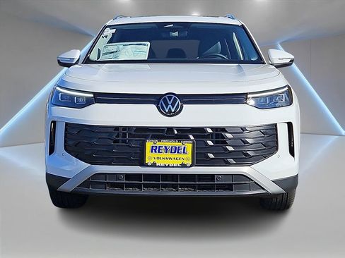 New 2026 Volkswagen Tiguan SE image 2