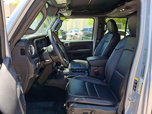 Used 2024 Jeep Wrangler Unlimited Sahara w/ Technology Group AWD/4WD image 13