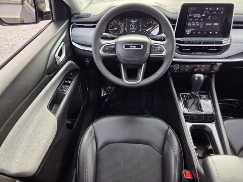 Used 2022 Jeep Compass Latitude FWD image 12