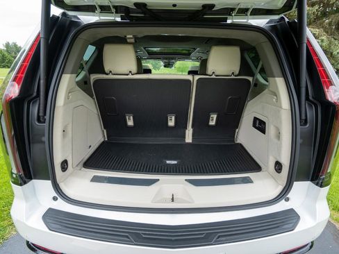 Used 2024 Cadillac Escalade Sport Platinum w/ LPO, ONYX Package AWD/4WD image 31